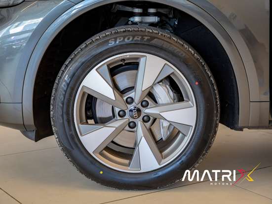 AUDI-Q5-2023