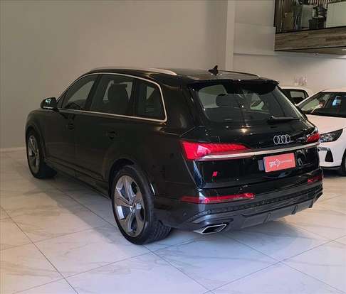 AUDI-Q7-2024