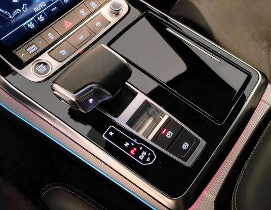 AUDI-Q7-2024