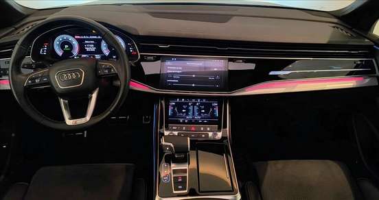 AUDI-Q7-2024