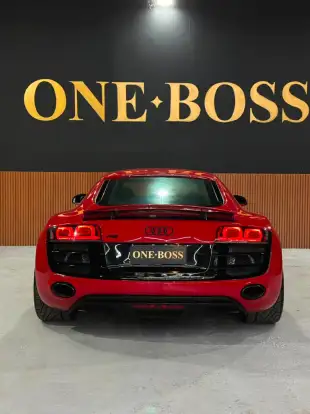 AUDI-R8-2010