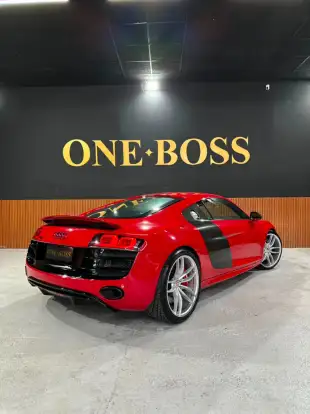AUDI-R8-2010