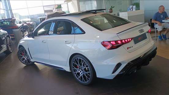 AUDI-RS3-2025