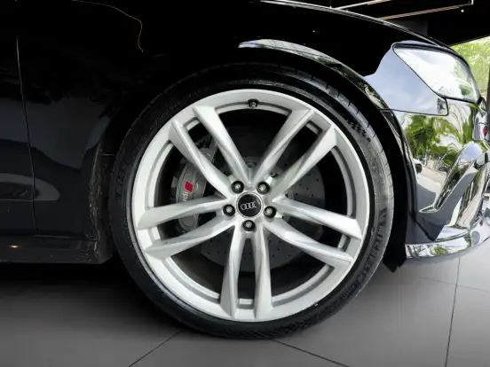 AUDI-RS6-2015