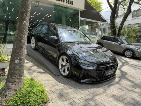 AUDI-RS6-2021