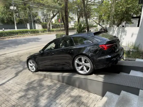 AUDI-RS6-2021