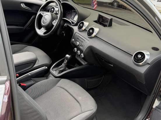 AUDI-A1-1.4 TFSI ATTRACTION 16V 122CV GASOLINA 2P AUTOMÁTICO AUDI-A1-2011