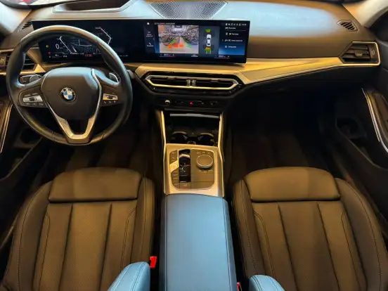 BMW-320i-2023