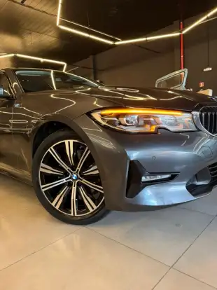 BMW-320i-2021