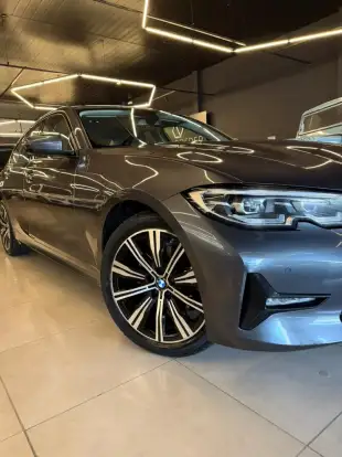 BMW-320i-2021