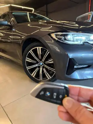 BMW-320i-2021