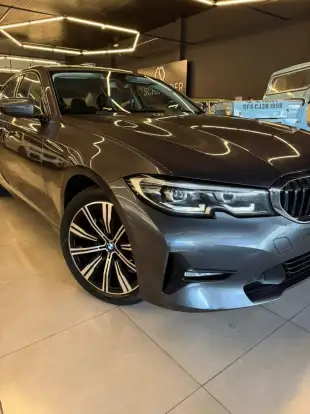 BMW-320i-2021