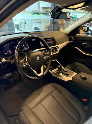 BMW-320i-2021