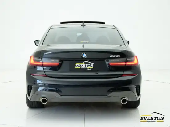 BMW-320i-2022