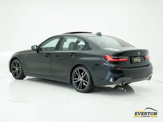 BMW-320i-2022
