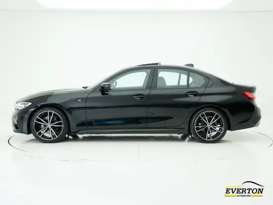 BMW-320i-2022