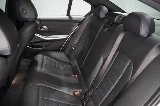 BMW-320i-2025