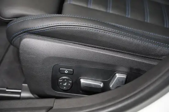 BMW-320i-2025