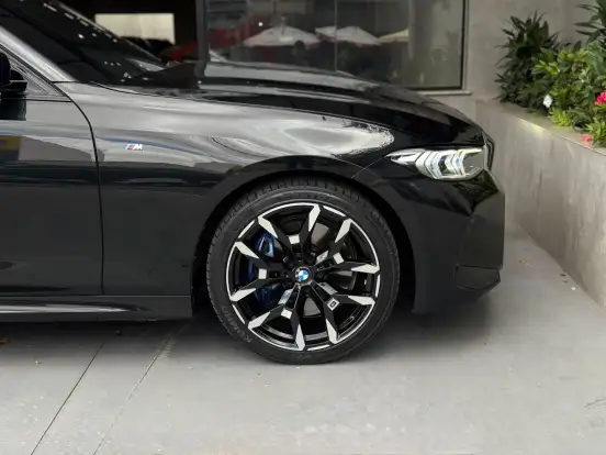BMW-320i-2024