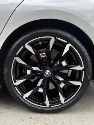 BMW-320i-2025