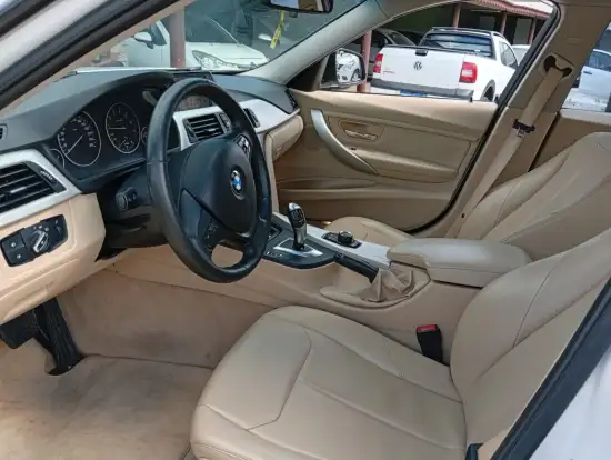 BMW-320i-2012