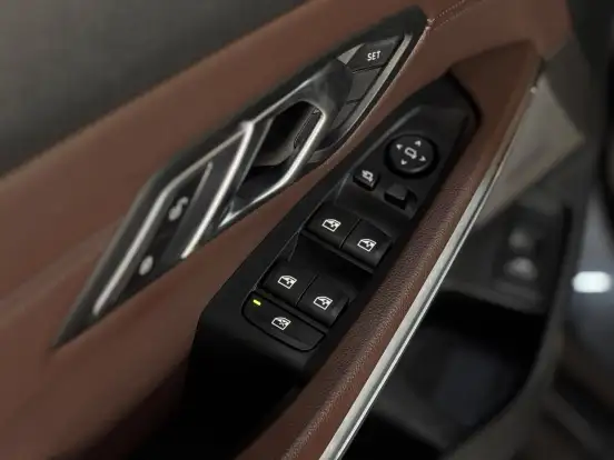 BMW-320i-2020