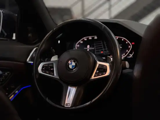 BMW-320i-2020