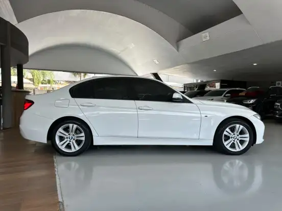 BMW-320i-2018