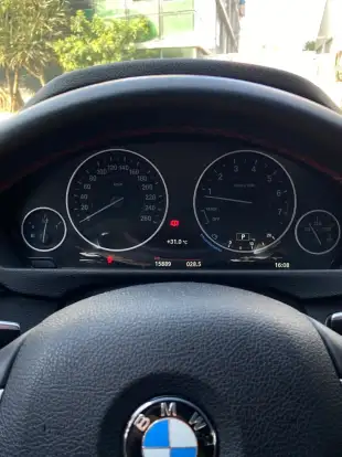 BMW-320i-2018