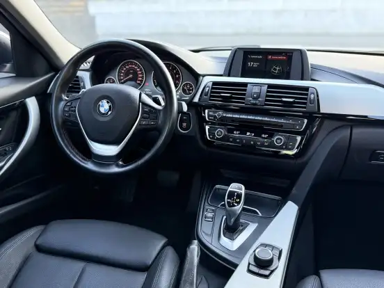BMW-320i-2018