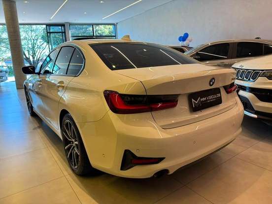 BMW-320i-2021