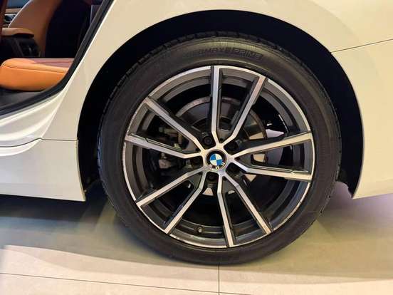 BMW-320i-2021
