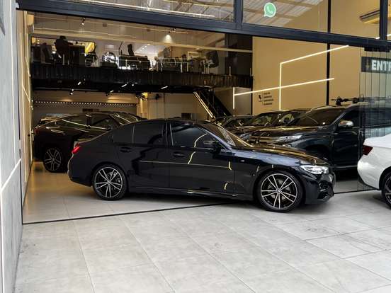 BMW-320i-2021
