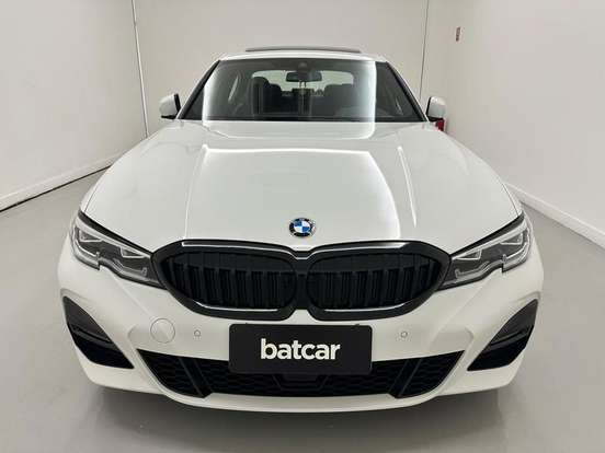 BMW-320i-2021