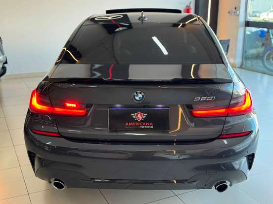 BMW-320i-2022
