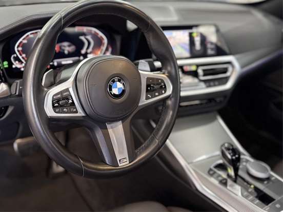 BMW-320i-2022