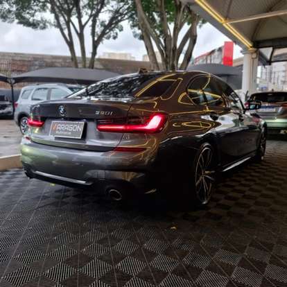 BMW-320i-2021