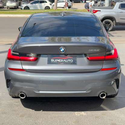 BMW-320i-2021