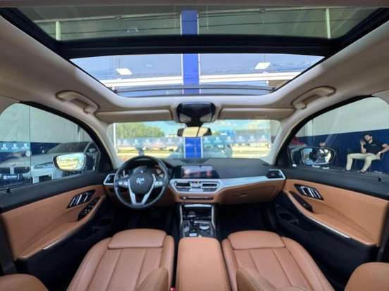 BMW-320i-2022