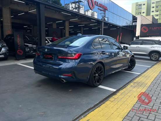 BMW-320i-2021