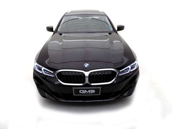 BMW-320i-2022