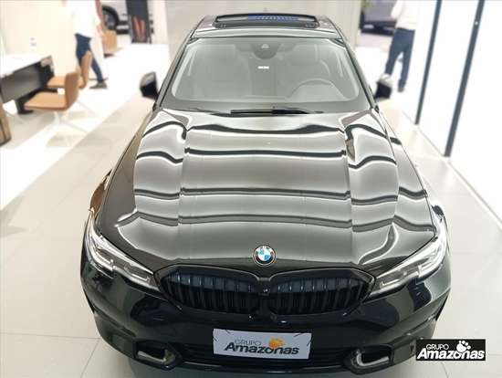 BMW-320i-2020