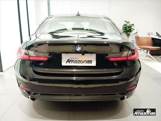 BMW-320i-2020