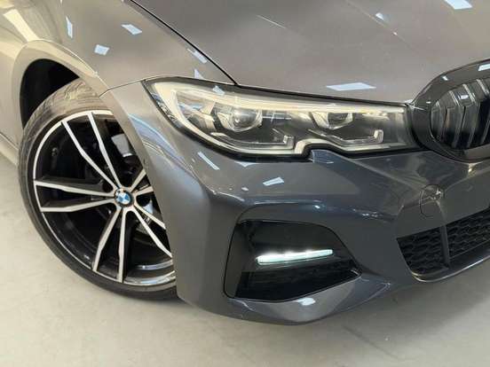 BMW-320i-2020