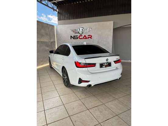 BMW-320i-2020