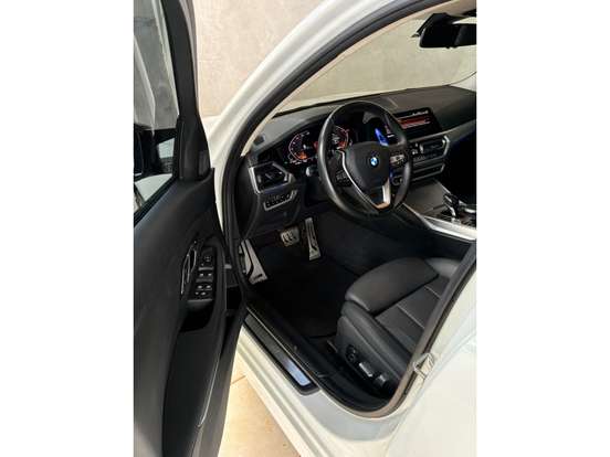 BMW-320i-2020