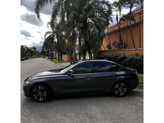 BMW-320i-2018