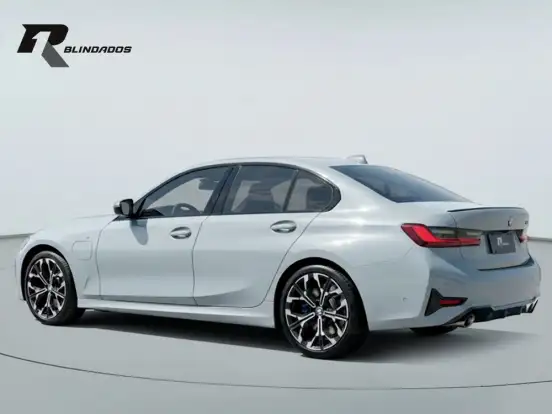 BMW-330e-2025