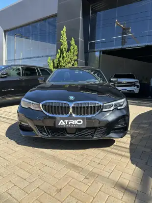 BMW-330e-2021
