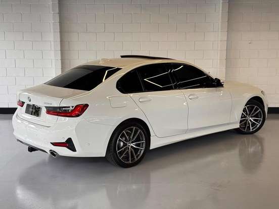 BMW-330i-2019